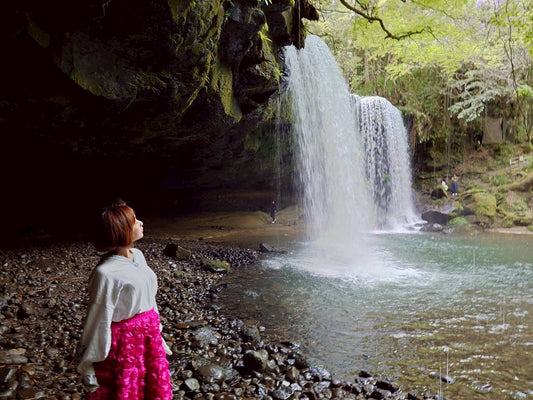 Tea grown under the blessing of a waterfall 🌱